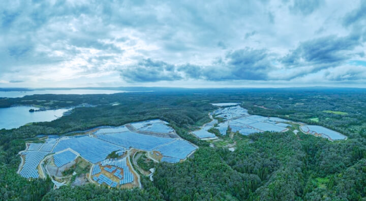 ドローンによる太陽光発電所や施設の空撮・記録サービスを提供します。